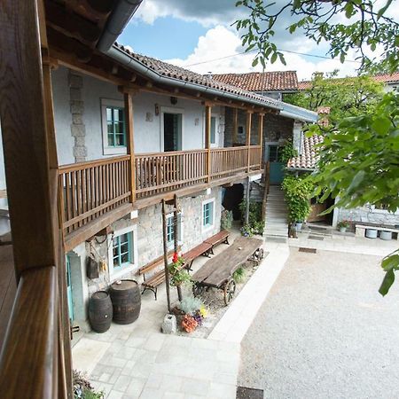 Apartments Valentinus 1800 Sežana Eksteriør bilde