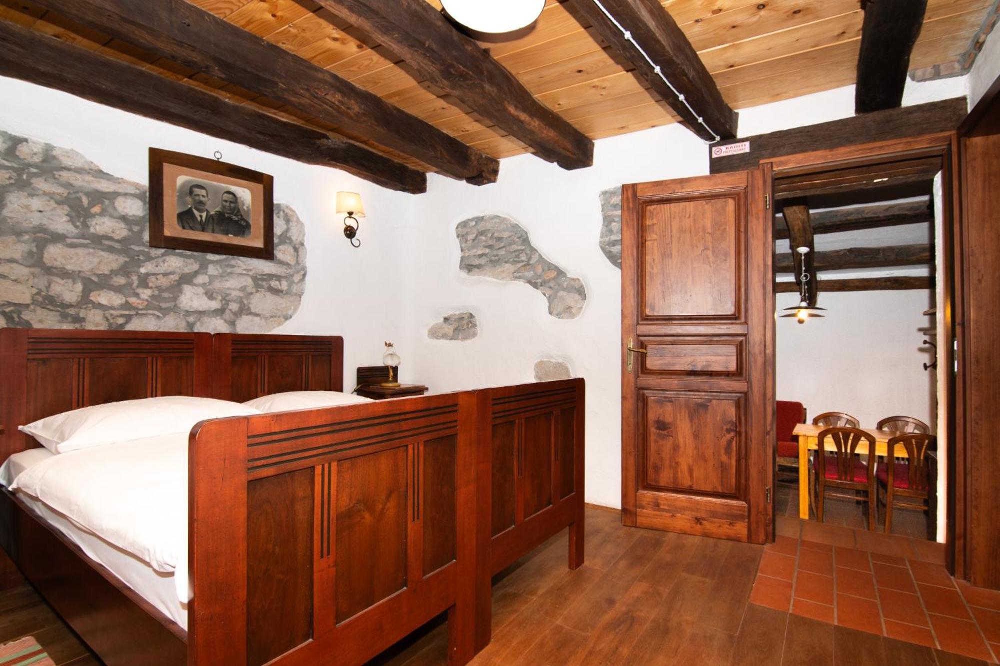 Apartments Valentinus 1800 Sežana Eksteriør bilde