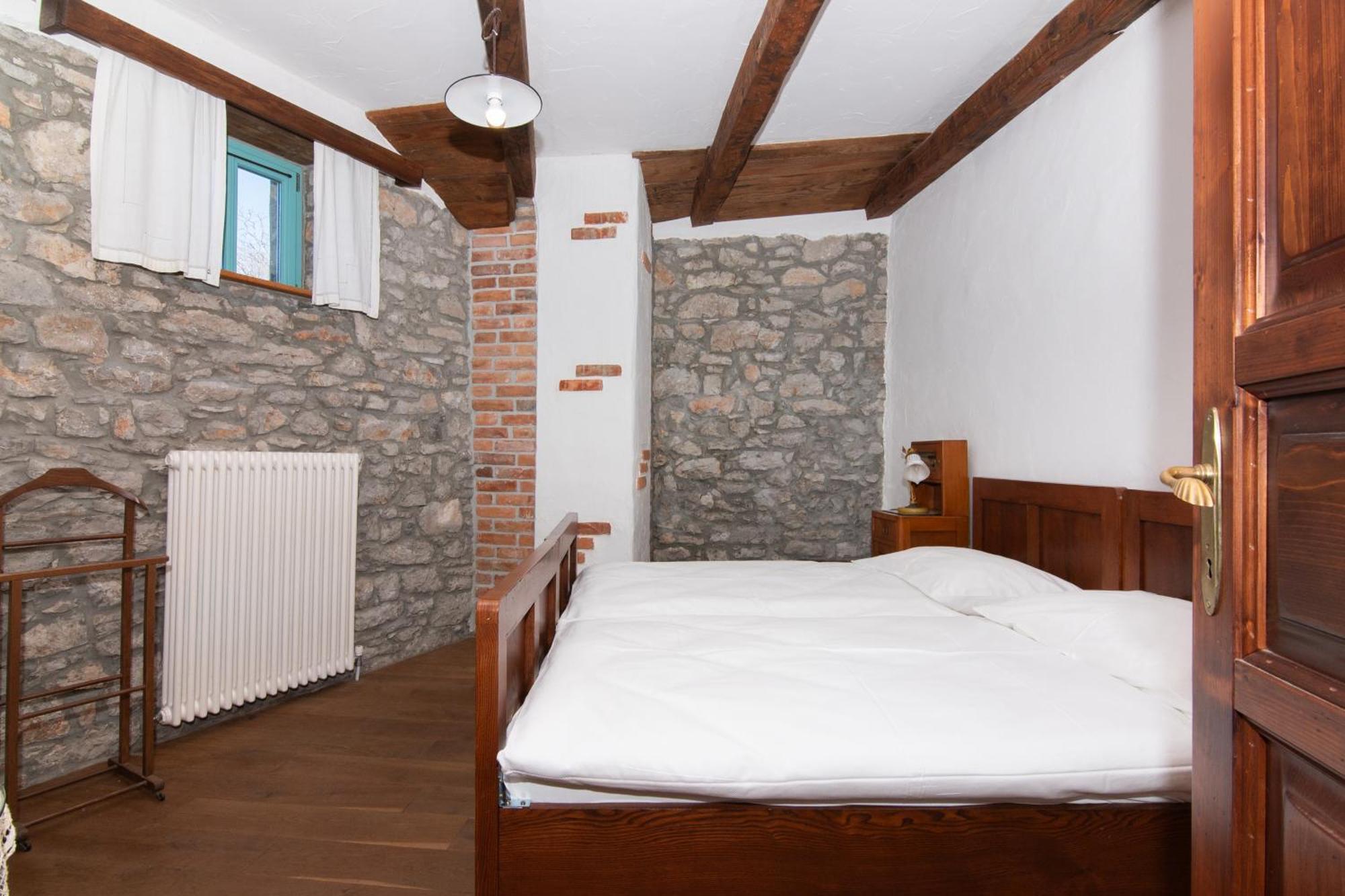 Apartments Valentinus 1800 Sežana Eksteriør bilde