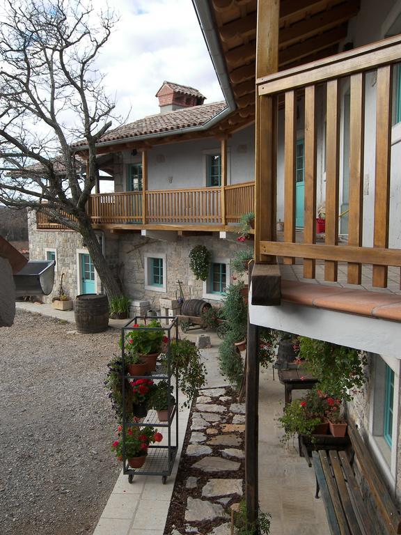 Apartments Valentinus 1800 Sežana Eksteriør bilde