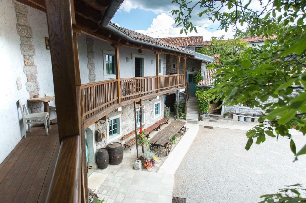 Apartments Valentinus 1800 Sežana Eksteriør bilde